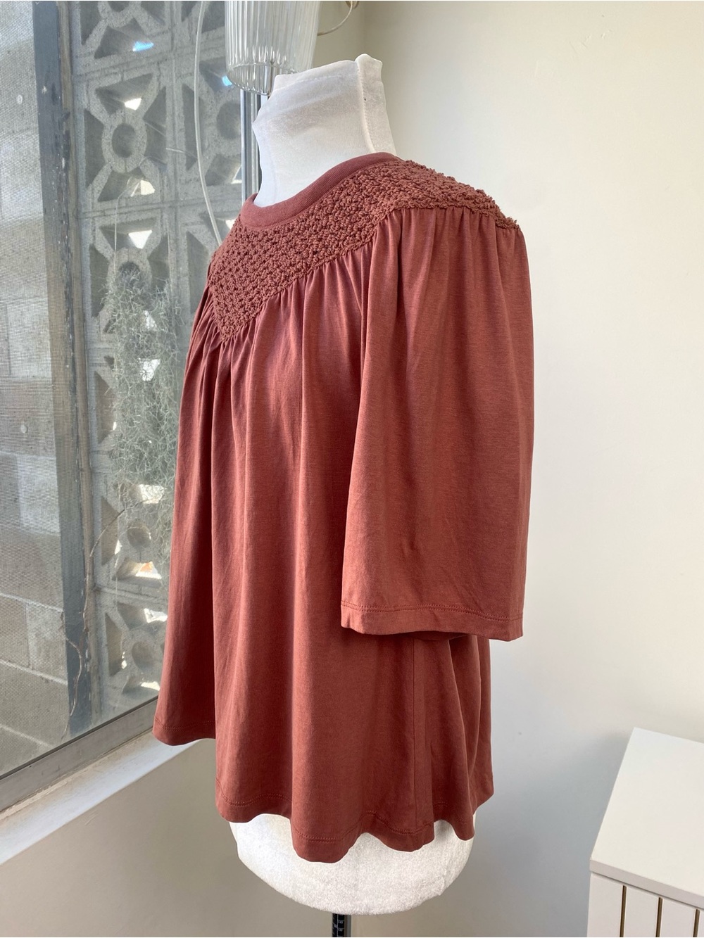 Nation LTD NWOT Crochet Yoke Swing Blouse Tee in Terracotta, Size S - Picture 4 of 8